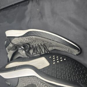 Nike‎ Black and White Athletic Shoes with Cushioned Support